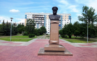 Памятник маршалу Жукову в Новокузнецке