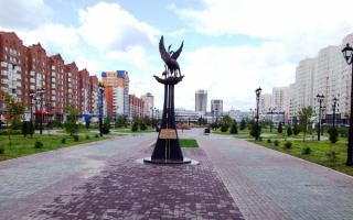 Скульптурная композиция Аисты в сквере Ермакова в Новокузнецке