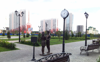 Скульптурная композиция Влюбленные на улице Ермакова в Новокузнецке