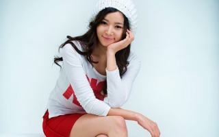 Азиатка в шапочке