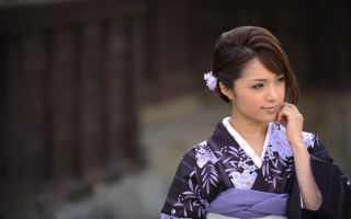 Девушка азиатка в кимоно