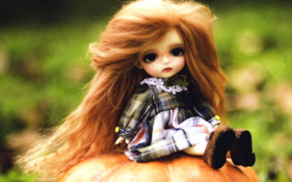 Грустная кукла