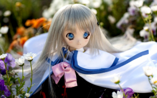 Кукла на цветочной поляне