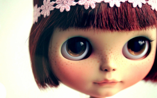 Кукла с челкой