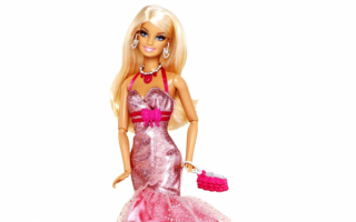 Барби в красивом платье