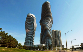 Парные жилые небоскребы Absolute World.  Миссиссога, Онтарио, Канада