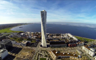 Turning Torso - небоскреб в городе Мальме, Швеция. Высота 190 метров