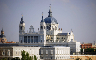 Собор Санта-Мария-ла-Реаль-де-ла-Альмудена. Мадрид. Испания