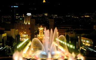 Ночной фонтан в Барселоне