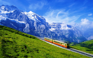 Поезд в горах
