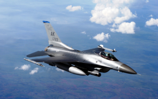 Многоцелевой истребитель F-16