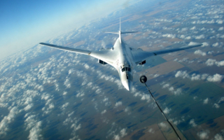 Военный самолет ТУ-160