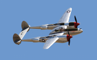 Lockheed P-38 - американский тяжёлый истребитель и разведывательный самолёт