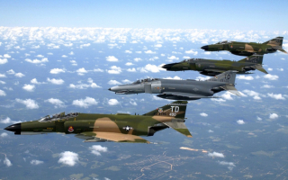 Истребители бомбардировщики F-4 Phantom II
