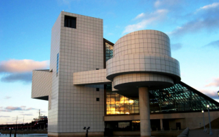 Зал и музей славы рок-н-ролла в Кливленде, США