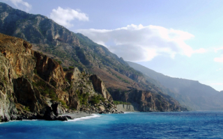 Скалистое побережье острова Крит
