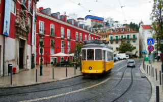 Трамвай на улице Лиссабона