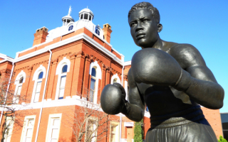 Статуя Джо Луиса в Ла Файете