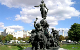 Памятник Триумф Республики в Париже