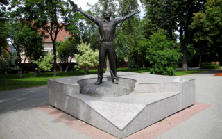 Памятник Юрию Гагарину в Калуге
