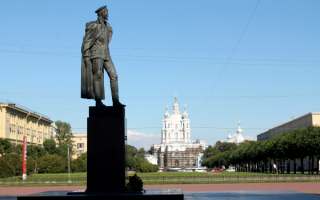 Памятник Дзержинскому в Санкт-Петербурге