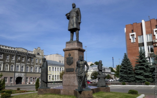 Памятник Петру Столыпину в Саратове