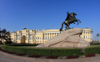 Памятник Петру I на в Санкт-Петербурге