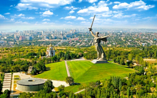 Скульптура «Родина-мать зовёт!» на Мамаевом кургане в Волгограде