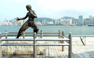 Статуя Брюса Ли в Гонконге