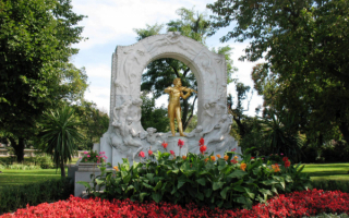 Памятник Иоганну Штраусу в Вене