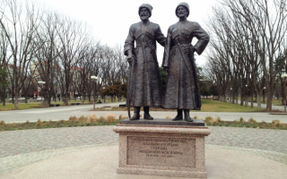 Памятник казакам и горцам в Краснодаре