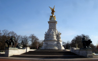 Памятник Мемориал Виктории в Лондоне