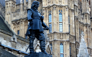 Памятник Оливеру Кромвелю в Лондоне