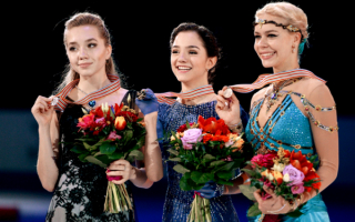 Елена Радионова, Евгения Медведева и Анна Погорилая на пьедестале чемпионата Европы по фигурному катанию 2016