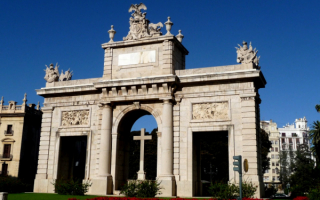 Триумфальная арка Порта де ла Мар в Валенсии