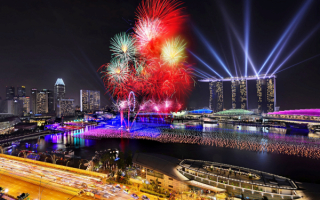 Праздничный фейерверк в Сингапуре
