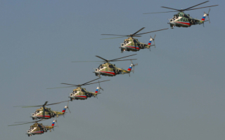 Российская воздушно-пилотажная группа Беркуты на вертолетах Ми -24