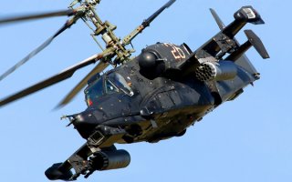 Российский ударный вертолет Ка-50 в полете