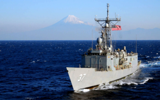 Американский фрегат у берегов Японии