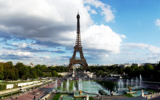 Эйфелева башня в Париже