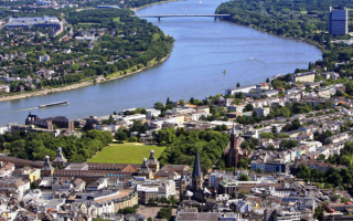 Бонн - город в Германии на реке Рейн
