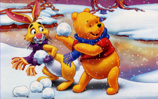 Винни-Пух и Кролик играют в снежки
