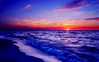 Закат в синее море