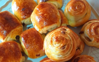 Булочки с изюмом