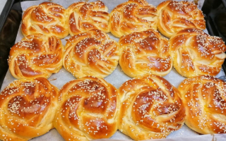 Сладкие булочки с кунжутом