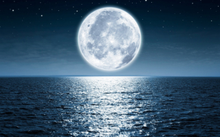 Луна над водой