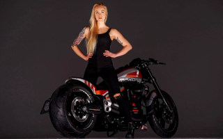 Девушка и Harley Davidson softail FXDR 114