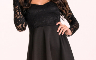 Короткое черное платье с кружевными рукавами