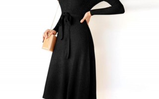 Черное вязаное платье с круглым вырезом и длинными рукавами