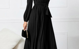 Черное плиссированное платье с V-образным вырезом и длинным рукавом
